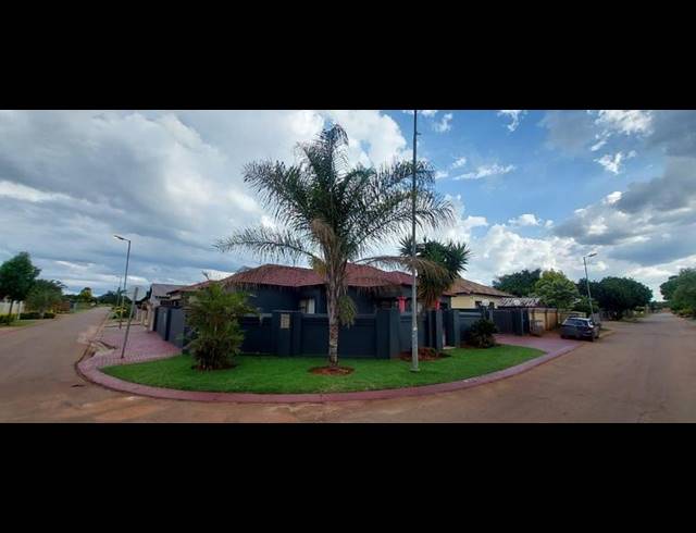 3 BEDROOM HOUSE FOR SALE IN THE ORCHARDS